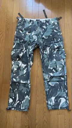 Stussy 迷彩カーゴパンツ 34のサムネイル