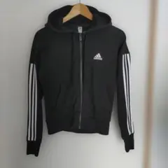 ファイナルプライスダウン adidasのスポーティパーカー