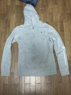 チャンピオン　ジップパーカー