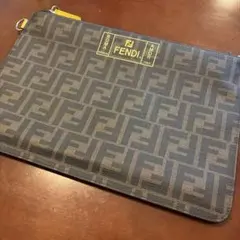 【値下げ！】【美品】FENDI フェンディ クラッチバッグ ズッカロゴのサムネイル