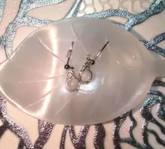 【新品】天然石　ムーンストーン5.5㍉　ピアス(ステンレス)イヤリング変更可