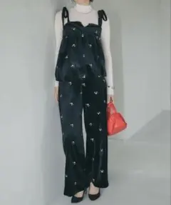 フラワー刺繍黒ベロアセットアップ