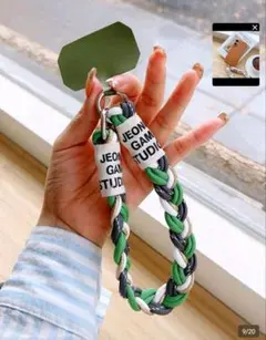 新品　編み込みカラフルスマートフォンストラップ　緑×グレー×ホワイト