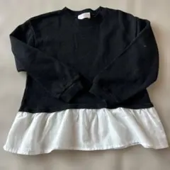 フリル付き黒白長袖トップス