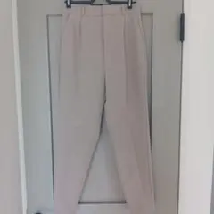 GUジーユー　起毛タックテーパードパンツ　ライトベージュ　М