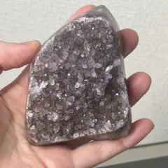 大地のきらめきを宿す紫の結晶｜アメジストクラスター（250g／アクリル