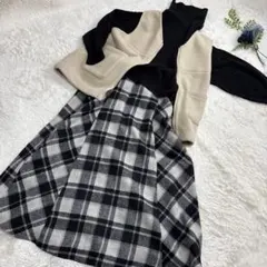 まとめ売り　チェック柄スカート　と　 ニットセーター　モコモコベストのセット販売