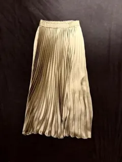 サテン　プリーツスカート