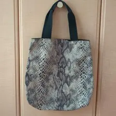 新品未使用、マチなし♥ヘビ柄トート♥底値
