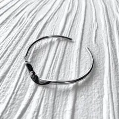 美品　シルバーバングル　スネークライン　デザインバングル　匿名配送　韓国