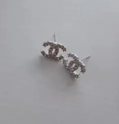 CHANEL シルバー ロゴ ピアス