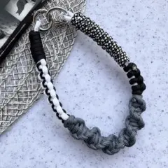 スマホストラップ　ハンドストラップ　パラコード　ハンドメイド