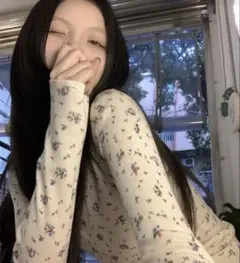 shein 花柄　ロンT