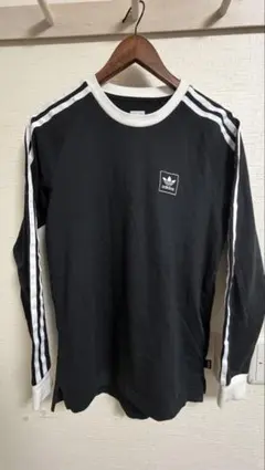 adidas ブラック スリーストライプ　Tシャツ