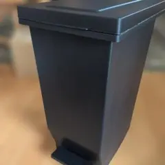 ニトリ　防臭ペダル式ゴミ箱のサムネイル