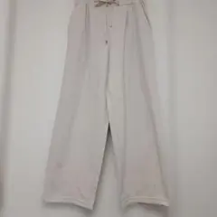 ベージュ　パンツ　アイボリー