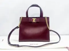 現行　未使用保管　美品　フェラガモ　ヴァラ　2WAY　チェーン　ハンドバッグ