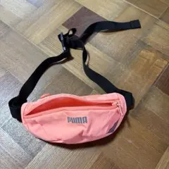 PUMA ピンク ボディバッグ