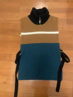 【美品】クルニ ベスト　ウール タートルネック グリーン 1