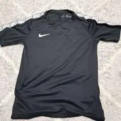 Nike ナイキ　ストライプ入り袖　ショートスリーブ　ブラック