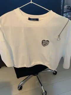 ホワイト ハート型ロゴ 半袖トップス