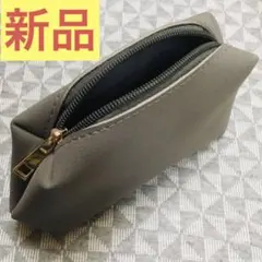 【未使用新品】グレー 合成皮革 ポーチ ゴールド￼￼ ファスナー オシャレ
