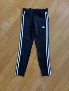 adidas ブラックジャージパンツ ストライプ