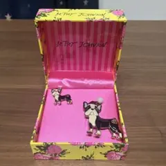 Betsey Johnson 犬 ブローチ フレンチブルドッグ クリスマス
