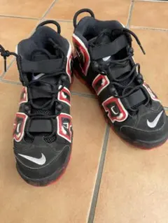 Nike Air More Uptempo ブラック/レッド