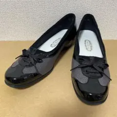 美品 銀座ヨシノヤ エナメルパンプス 24cm黒 ウェッジソール バレエシューズのサムネイル