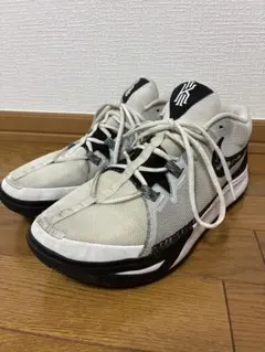NIKE KYRIE FLYTRAP バスケットボールシューズのサムネイル