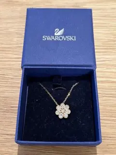 Swarovski フラワーモチーフ ネックレス