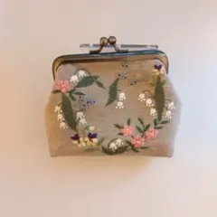 がま口ポーチ手刺繍　すずらんハート