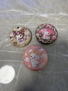 サンリオ ビスケット　刺繍缶バッジ（マイメロ、クロミ、ウィッシュミーメル）