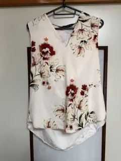 ZARA BASIC フラワープリント Vネック トップス