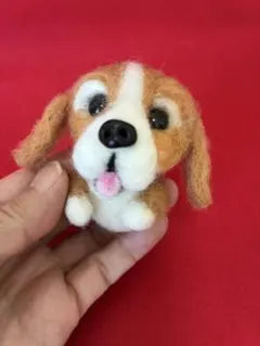羊毛フェルト 犬　ビーグル　ぬいぐるみ　ブローチ　ペロっと舌出しのサムネイル