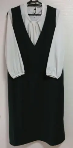 新品同様♡Ｍサイズダークグリーンワンピース＆ブラウスセット(*´▽｀*)