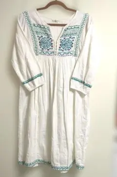 刺繍入りワンピースのサムネイル