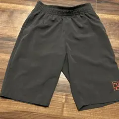 PUMA 黒 ショートパンツ