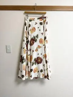インゲボルグ　花柄ロングスカートのサムネイル