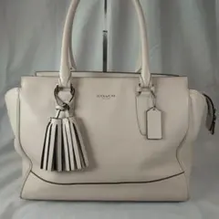 クリーム色 ハンドバッグ タッセル付き COACH 24201