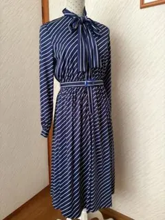ネイビーとホワイトのストライプワンピース