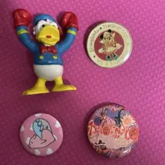 貴重　ディズニー記念バッジ／ドナルドダック　フィギュア／缶バッジ2個　4点セット