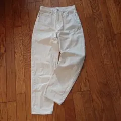 UNIQLO ペグトップ ハイライズジーンズ オフホワイト 25(63、5)