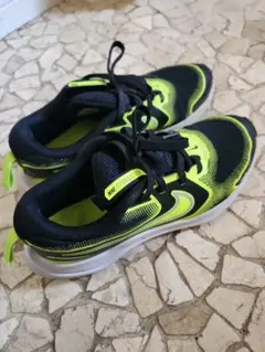 23センチ　NIKE COSMIC RUNNER キッズ スニーカー