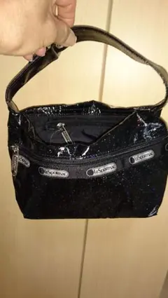 ミニバック2点。小物入れ2点。