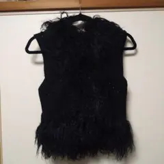 ファー風ブラックノースリーブニットベスト