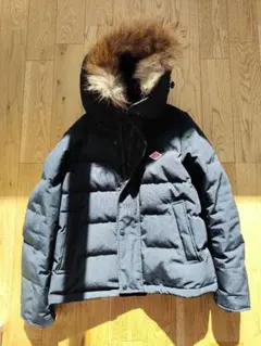 ファー付きブラックダウンジャケット