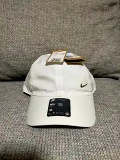 新品　NIKE　ナイキ　ホワイト　キャップ　ユニセックス　メタル