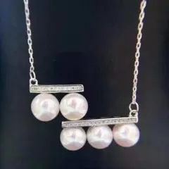 三連と二連のパールネックレス